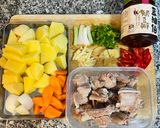 A picture of step 1 of Braised Pork Ribs with Potatoes.