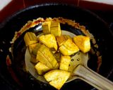 A picture of step 3 of Raw banana masala.