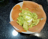 Foto del paso 3 de la receta: "Bomba" de salmón ahumado, aguacate y huevo
