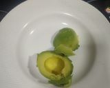Foto del paso 2 de la receta: Aguacate con salmón