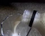 A picture of step 2 of Banana Strawberry Milk Shake.