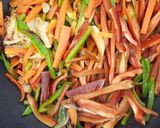 Foto del paso 1 de la receta: Fideos Fritos Chinos con Pollo Korean BBQ y Verduritas al Wok