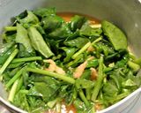 A picture of step 2 of Spinach and Deep Fried Tofu with Eggs.