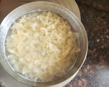 A picture of step 1 of White Sauce Pasta.