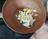 Foto langkah ke 2 dari resep Tumis Daging Sapi Paprika.