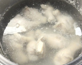 A picture of step 2 of Easy Soup Curry with Simmered Chicken Wings.