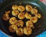 A picture of step 3 of Prawn Mushroom Curry.