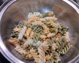 Foto del paso 1 de la receta: Pasta con champiñones, guisantes y tomates cherry