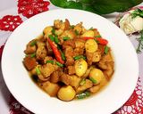 Hình bước làm 3 của món Thịt Ba Rọi Kho Trứng Cút