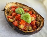 Foto del passaggio 4 della ricetta Melanzana ripiena ai profumi d'estate