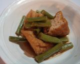 A picture of step 3 of Simmered Atsuage and Green Beans.
