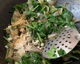 A picture of step 2 of Fried idli in Palak gravy.