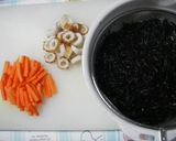 A picture of step 1 of Simple and Easy Simmered Hijiki Seaweed.