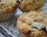 A picture of step 6 of Blueberry Crumble Muffins.