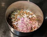 A picture of step 4 of Sprouted Bhel.
