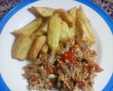 A picture of step 7 of Soyayyen dankalin Hausa da sauce din kwai.