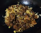 Foto langkah ke 6 dari resep Sapi Kecambah Lada Hitam.