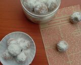 Foto langkah ke 5 dari resep Biskuit bola-bola salju.