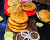 পেঁয়াজ কচুরি (Peyanj kochuri recipe in Bengali) রেসিপির ধাপ 10 ছবি