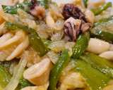 Foto del paso 3 de la receta: Chipirones encebollados con pimientos verdes italianos