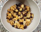 Foto del paso 2 de la receta: 🍎Tortilla dulce de manzana con avena, pasas y nueces🍎Postre sin azúcar, sin edulcorante, sin harina🍎
