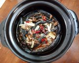 Hình bước làm 4 của món Cá kèo kho lá chanh