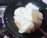 Foto langkah ke 2 dari resep Nasi goreng ikan asin simple banget.