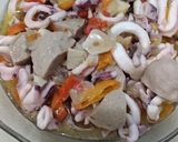 Foto langkah ke 4 dari resep Tumis Cumi Basah Bakso.