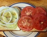 A picture of step 9 of Taisen's tomato, onion and cucumber sandwich.