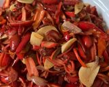 Foto langkah ke 5 dari resep Oseng Kulit Melinjo Merah.