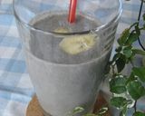 A picture of step 3 of Black Sesame and Banana Soy Milk Smoothie.