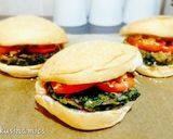 A picture of step 5 of Spinach Burger with pork and beans.