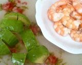 A picture of step 1 of Shrimp & Avocado Salad with Aromatic Basil.