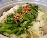 A picture of step 7 of Lightly Flavored! Hakata-style Motsunabe (Offal Hot Pot) with Soy Sauce Based Soup.
