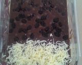 Foto langkah ke 4 dari resep Brownies toping keju coklat dan kismis.
