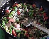 A picture of step 2 of Chicken pasta with green vegetable soup.