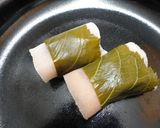 A picture of step 12 of Kanto-Style Sakura Mochi with Strawberries.