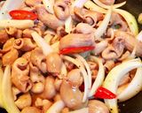 Hình bước làm 2 của món Bao Tử Cá BaSa Xào Bơ