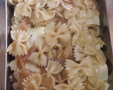 Foto del paso 2 de la receta: Corbatitas con Queso y Cebolla Caramelizada