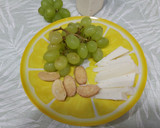 Foto del paso 1 de la receta: Cena rápida y sana, uvas con queso, saben a besos😉