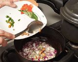 A picture of step 4 of चपाती चिवडा.