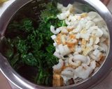 A picture of step 1 of Easy Spinach and Chikuwa Fishcake Sticks with Mayonnaise and Ponzu.