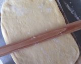 A picture of step 5 of Schwäbisch Zwiebelkuchen (Southern German Onion Tart).