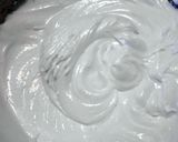 A picture of step 5 of Fruit Cocktail Pie.