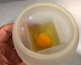 Foto del paso 6 de la receta: Huevos con jamón serrano y queso en estuches Ovo Lékué al microondas