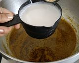 A picture of step 5 of Burmese veg khow suey.