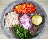 Foto langkah ke 2 dari resep Kulit Ayam Tepung Sambal Matah.