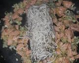 Foto del paso 2 de la receta Pasta con salmón y gulas