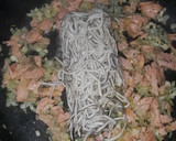 Foto del paso 2 de la receta: Pasta con salmón y gulas