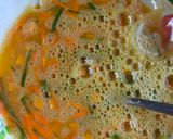 Foto langkah ke 2 dari resep Bekal sekolah, Dadar Telur dgn sosis & wortel.